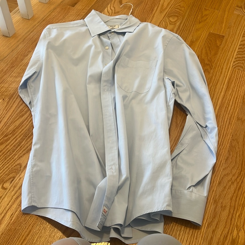 Vineyard vines, large men’s dress shirt. Smoke free/pet free home.
